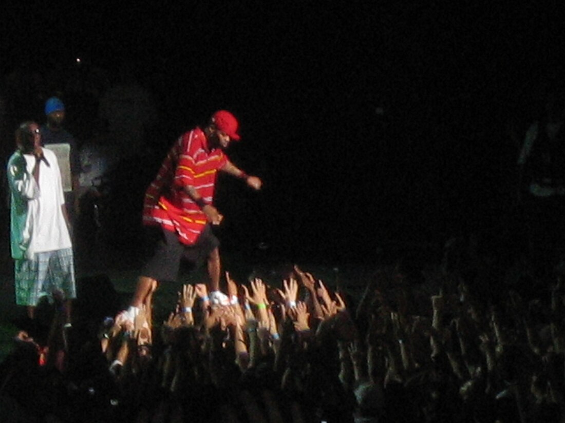 Stage diving